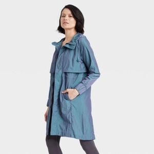 EUC- All In Motion Iridescent Purple/Blue Hooded   Water—Resistant Windbreaker